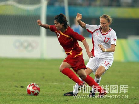 图文-[女足]加拿大1-1中国 古雅沙带球突破