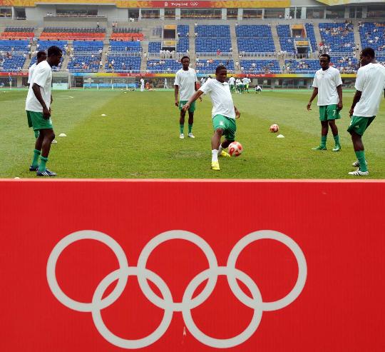 图文-[男足]尼日利亚2-1日本 球员赛前进行热身