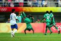 图为-[男足]尼日利亚2-1日本 翻筋斗庆祝