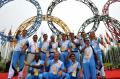 图文-危地马拉奥运代表团举行升旗仪式 广场合影
