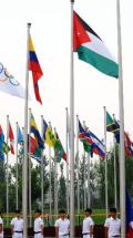 图文-约旦奥运代表团举行升旗仪式 国旗升起的一瞬