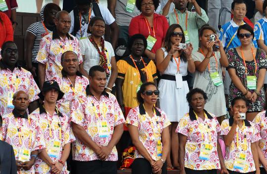 图文-巴布亚新几内亚代表团升旗仪式 升国旗仪式
