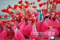 图文-北京奥运会开幕式垫场表演 造型花团锦簇