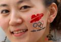 图文-奥运会开幕式准备就绪 美女观众期待激动时刻