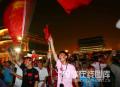图文-北京群众激情迎接奥运开幕 激动的群众