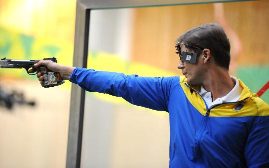 图文-乌克兰25米手枪速射夺金 比赛中表现出色