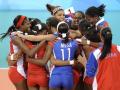图文-女排1/4决赛古巴VS塞尔维亚 拥抱在一起庆祝