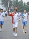 图文-奥运圣火在北京首日传递 火炬手苏宏