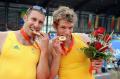 图文-[奥运]男子双人双桨 澳大利亚组合品尝金牌