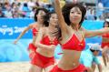 图文-男子沙滩排球首轮比赛 姑娘们上场充满激情