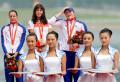 图文-女子10公里公开水域决赛 冠亚季军合影