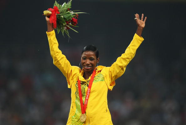 图文-田径女子400米栏决赛颁奖 沃克接受观众欢呼