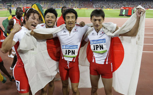 图文-男子4X100米接力决赛 日本队员满意战果