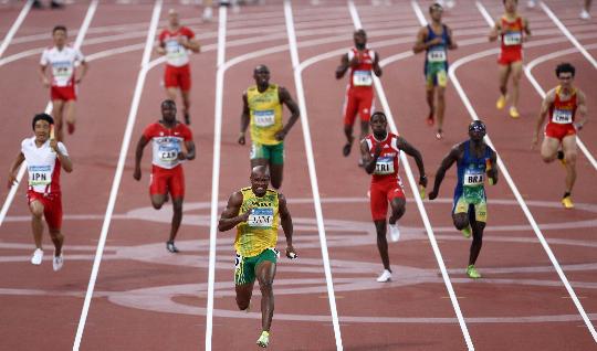 图文-男子4X100米接力牙买加队夺金 鲍威尔一马当先