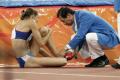图文-田径女子跳高决赛打响 捷克选手受伤