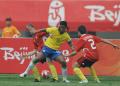 图文-奥运男足巴西VS比利时 小罗遭遇双人包夹
