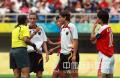 图文-[奥运会]朝鲜女足0-1德国 德国队员争议