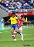 图文-巴西女足2-1挪威进入四强 巴西队员演高难度