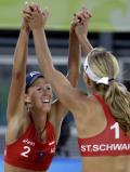 图文-女子沙排16强奥地利2-1德国 奥地利选手庆祝