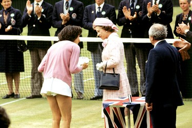 温网无奈遇冷 女王全力相助_2010南非世界杯