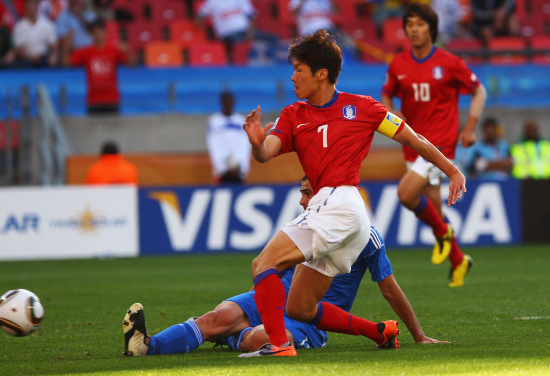 图文-[小组赛]韩国2-0希腊 朴智星扩大比分_图