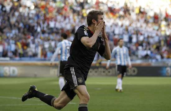 图文-[1\/4决赛]德国VS阿根廷 小将飞吻庆祝进球