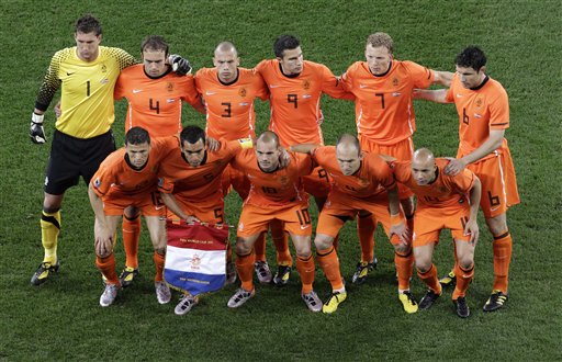 图文-[半决赛]乌拉圭VS荷兰 橙衣军团首发11人