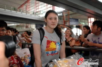 中国女排结束奥运之旅回国