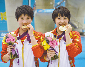 �����գ���������ڰ佱��ʽ��ҧ���� �»��緢