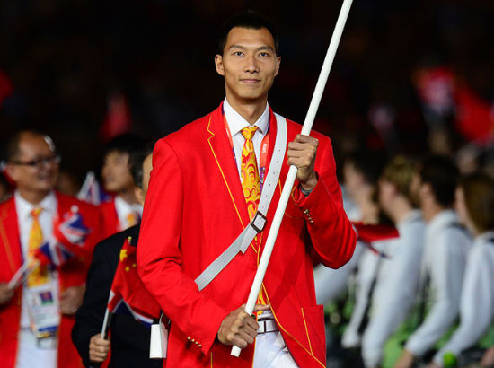 奥运会开幕式中国代表团进场 易建联担任中国旗手