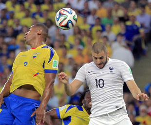 世界杯-法国逃红牌0-0头名出线10人厄瓜多尔出局