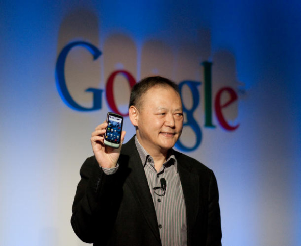 宏达电CEO周永明展示Nexus One