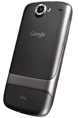 Nexus One手机背部有醒目的Google标识，下方有较小的HTC标识