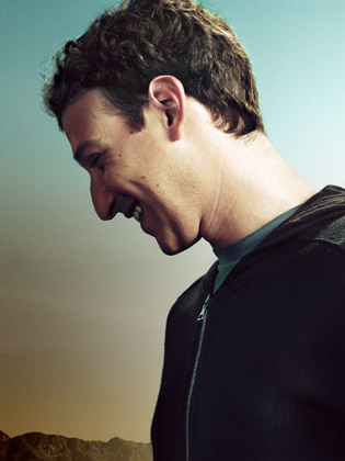 图片:Facebook CEO马克·扎克博格(Mark Zuckerberg)表示,公司倡导黑客价值。   图片:Facebook CEO马克·扎克博格(Mark Zuckerberg)表示,公司倡导黑客价值。