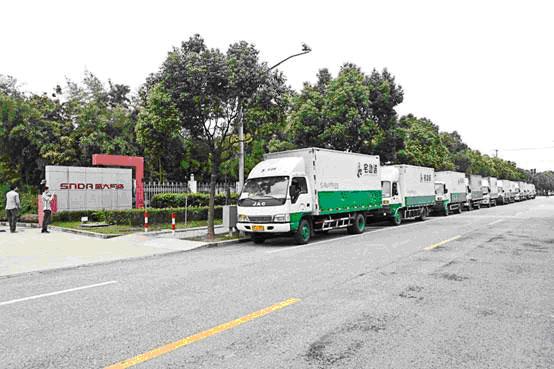 大量宅急送货车集结盛大总部