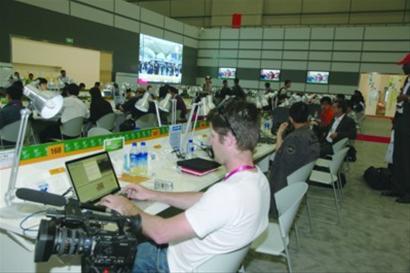 中国电信上海世博舞 台倾力演奏永不谢幕_通讯