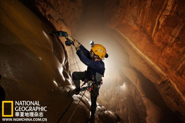 被命名为越南长城的这堵60米高的绝壁，在2009年挡住了第一支进入韩松洞的探险队