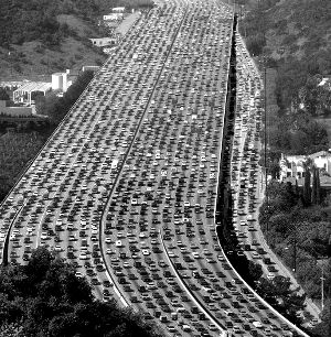 The phenomenon blocking a car up of California is very serious. 