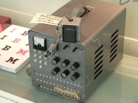 1961年，IBM发布Shoebox语音识别系统