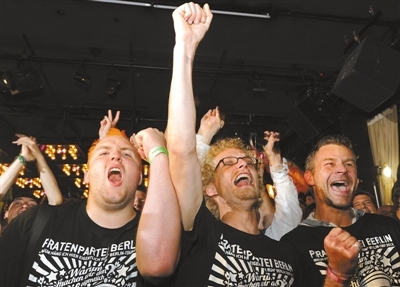 9月18日，柏林，德国&ldquo;海盗党&rdquo;的支持者庆祝选举胜利。