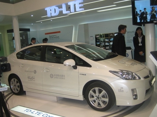 中国移动展示的TD-LTE概念车，在车里就能用TD-LTE看视频、听音乐