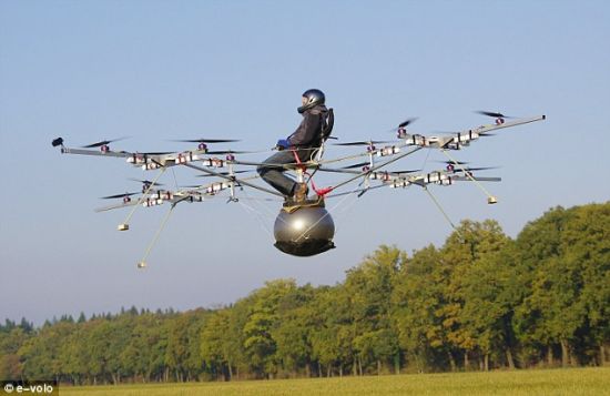英国工程师研制载人电动直升机可空中悬停(图)