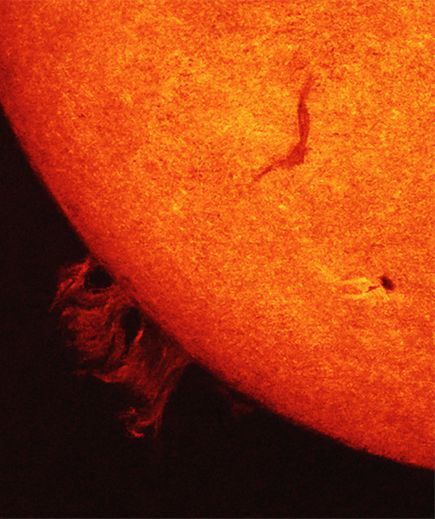 太阳新一轮活动周期临近:巨型日珥延伸10万公里