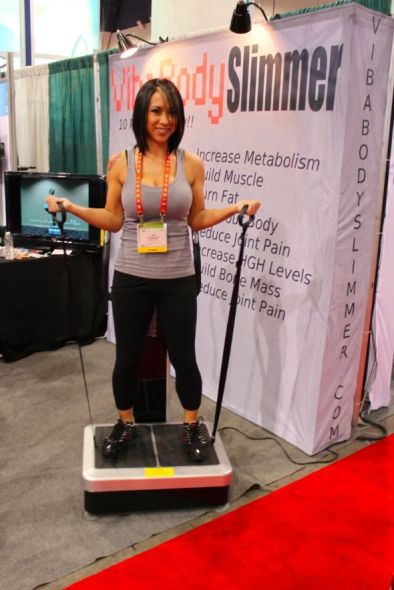 This eldest sister is in pimp. Oh, incorrect, pull leather belt. 