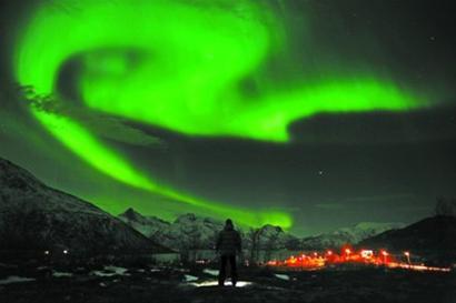 这是1月25日在挪威北部的特罗姆瑟拍摄的北极光
