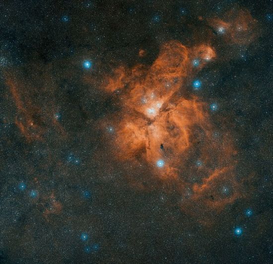 数字化巡天捕捉到的船底座伊塔星的星云区。这颗恒星在19世纪的很多年间一直是夜空中的第二亮星，现在天文学家正在重现导致这一结果的恒星事件