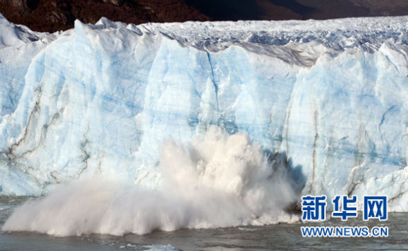 阿根廷莫雷诺冰川崩塌