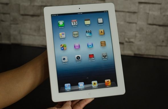 The apple says the sales volume of new IPad is very astonishing, but analyst not so think