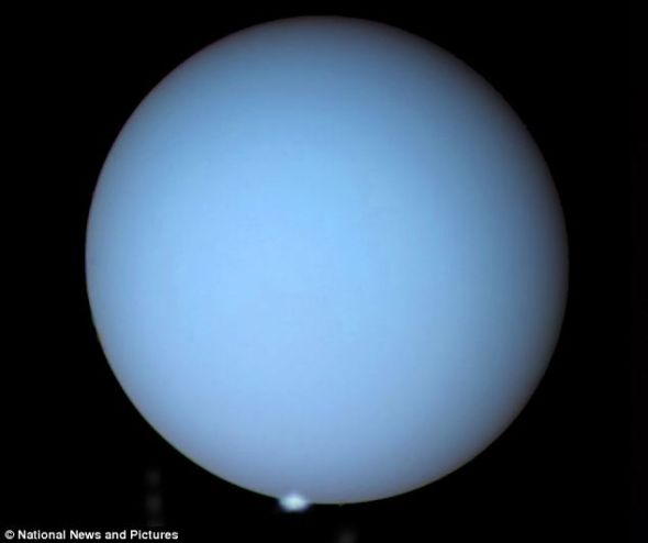 哈勃望远镜首次捕捉到天王星上空美丽极光(图)