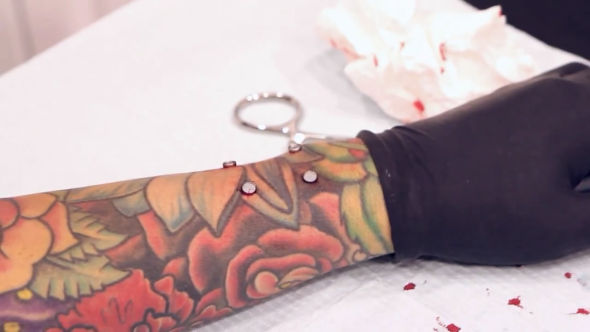 4 small magnet are placed end. 